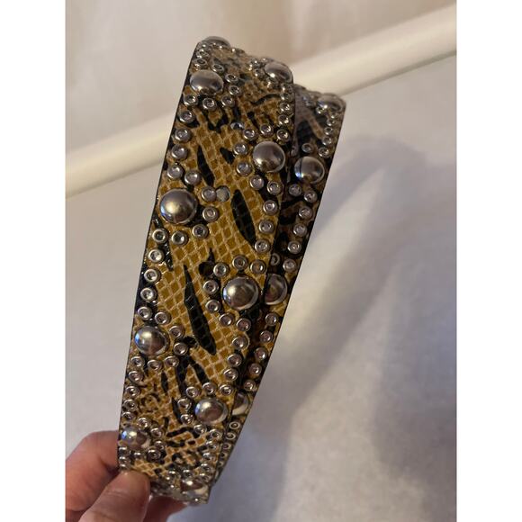 Guess Studded Silver Snake Print Belt Style 940022 Women's Adjustable Size XL - Picture 4 of 7